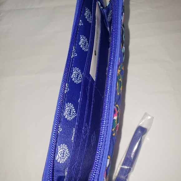 Vera Bradley RFID Front Zip Wristlet "Romantic Paisley" - Picture 4 of 4